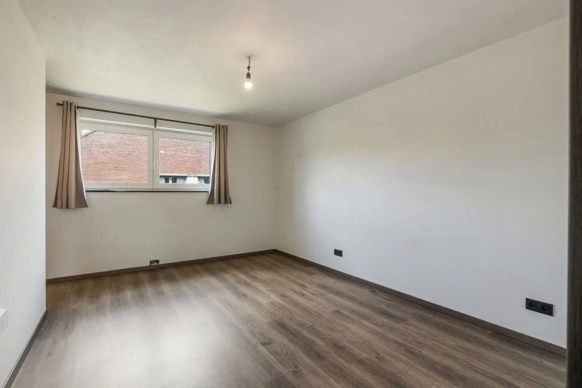 Ruime gezinswoning met 3 slaapkamers en 2 badkamers op een absolute toplocatie foto 10