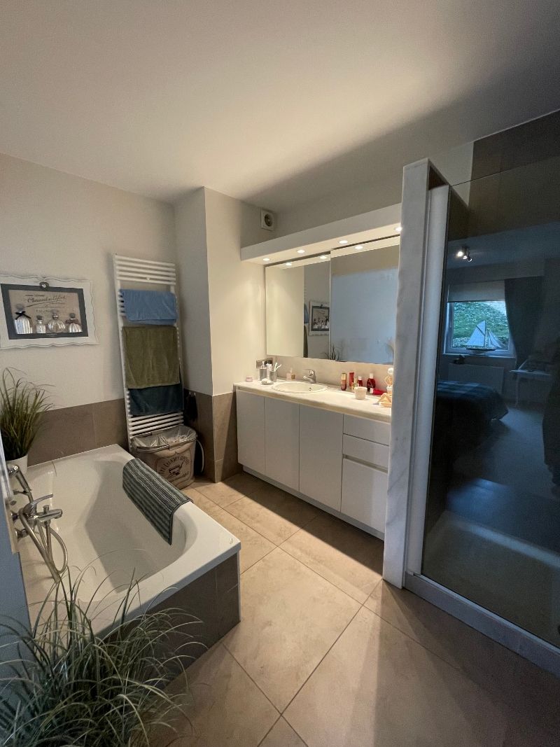 Ruim en en luxueus villa-appartement gelegen in een stijlvolle residentie vlakbij de historische windmolen Zuid-Abdijmolen! foto 10