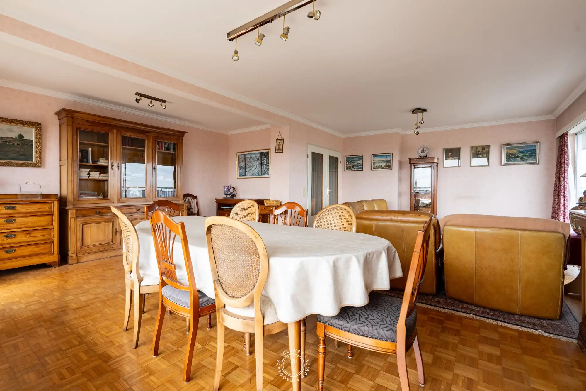Lichtrijk hoekappartement op de 14de verdieping met panoramisch uitzicht foto 3