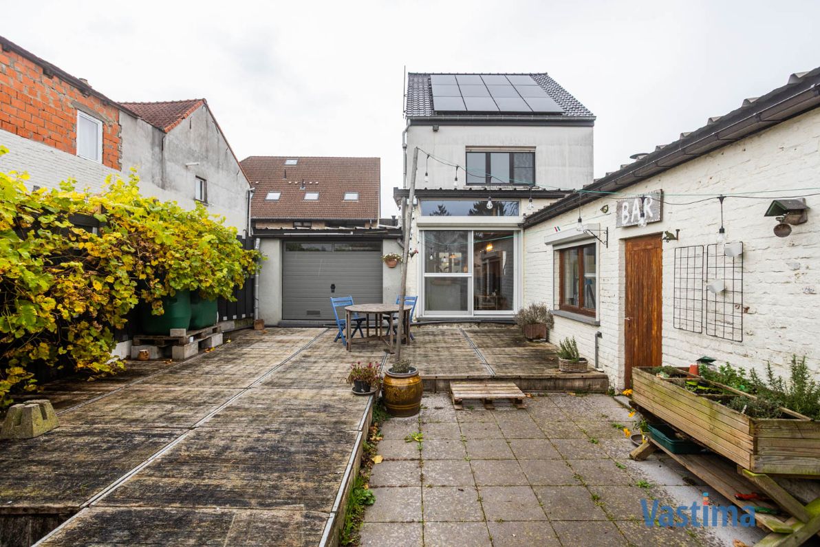 Instapklare woning met 3 slaapkamers, dubbele garage en grote tuin foto 21