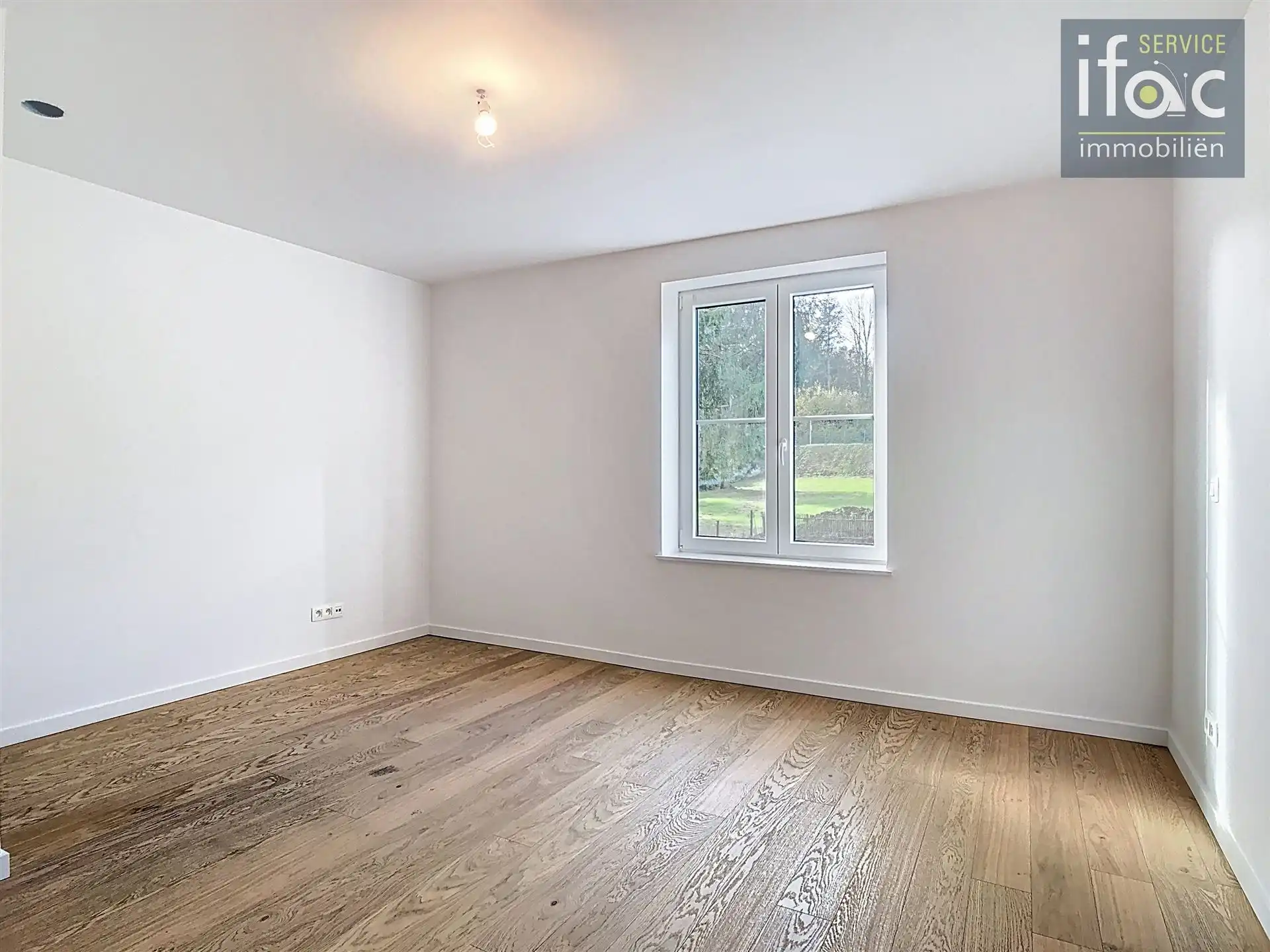 Nieuwbouwwoning met 4 slaapkamers, 2 badkamers en tuin. foto 16