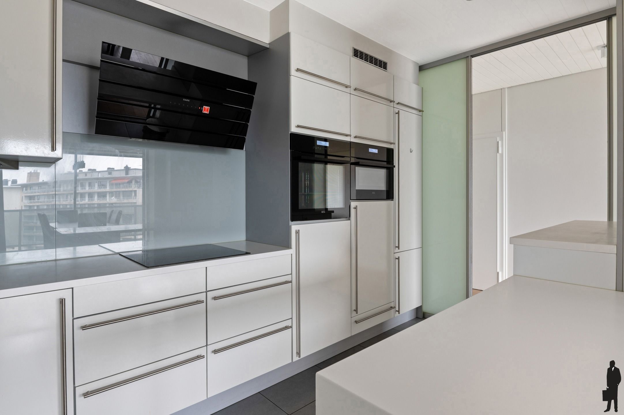 Ruim en licht appartement met twee terrassen foto 11