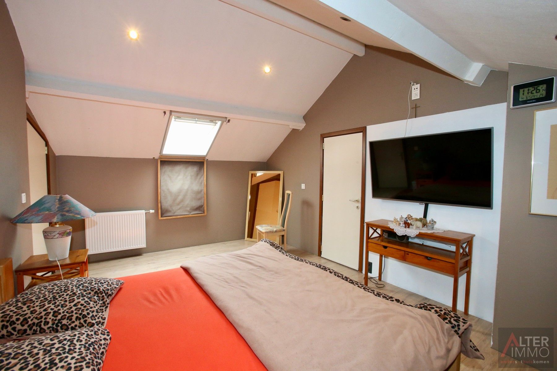 Instapklare woning met 4/5 slaapkamers op ca. 8 are! foto 16