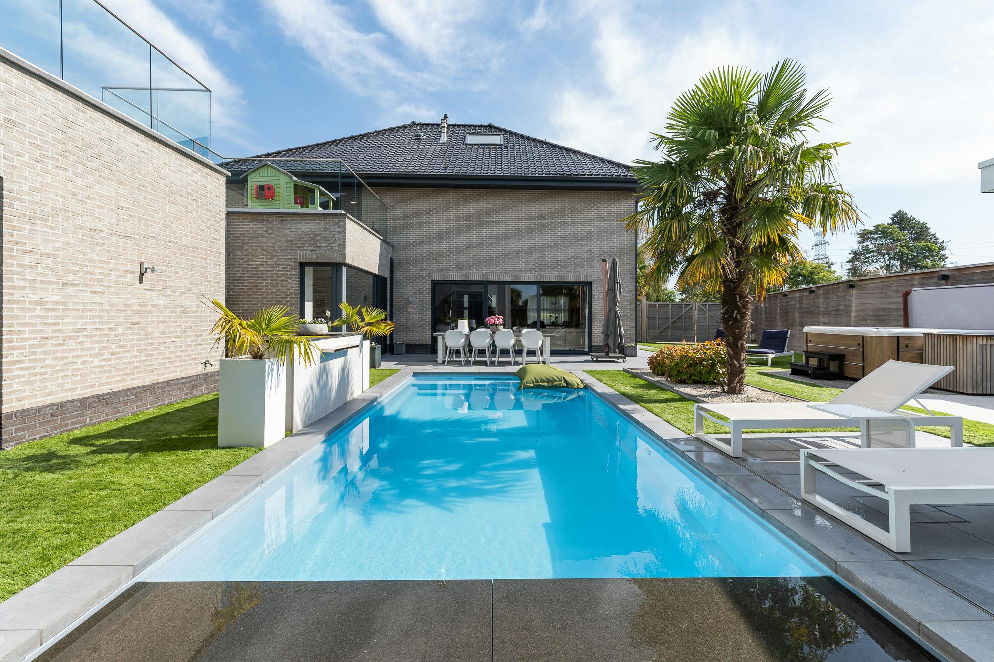 Luxe villa met exclusieve tuin en magazijn in KMO-zone foto 18