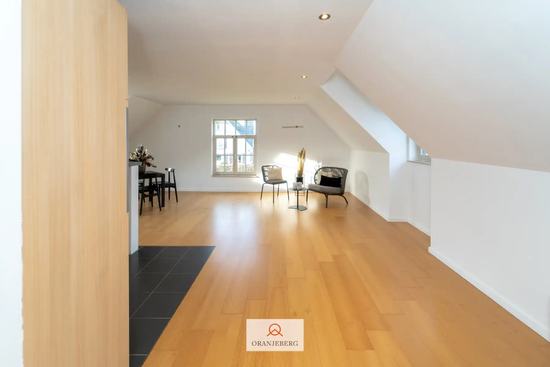 Zeer ruim 3 slaapkamer appartement (230 m²) foto 14