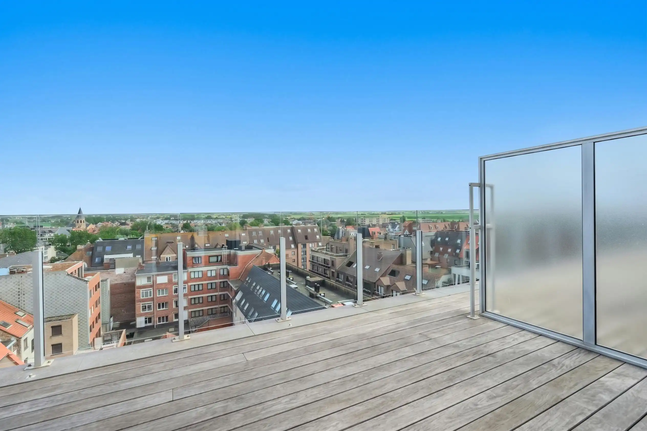 Recent appartement (2016) met 2 slaapkamers en terrassen! foto 2