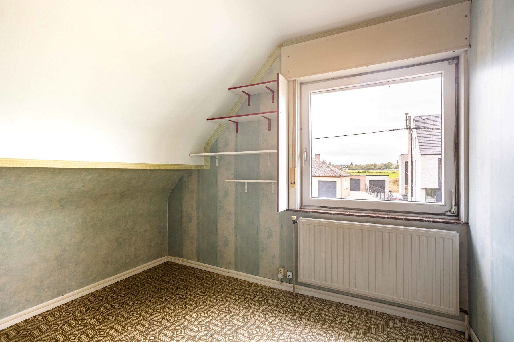 Ruime gezinswoning met 5 SLPK en bureau foto 22
