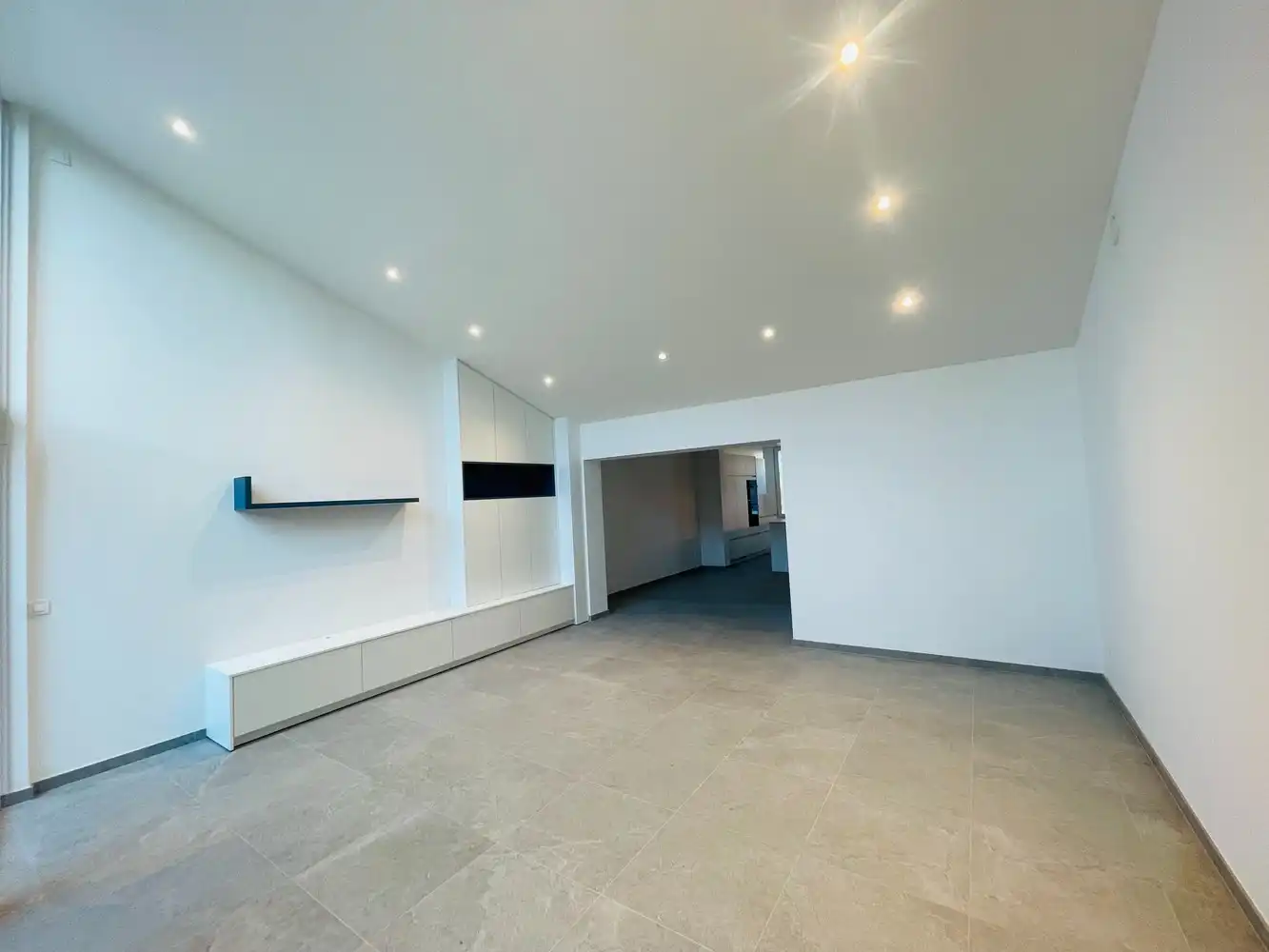 EXCLUSIEF WONEN in Brugge centrum, met zicht op de REIEN, ENERGIEZUINIG  TOTAAL GERENOVEERD BURGERSHUIS met 6 slaapkamers en, 3 nieuwe badkamers , stadspatio. foto 6