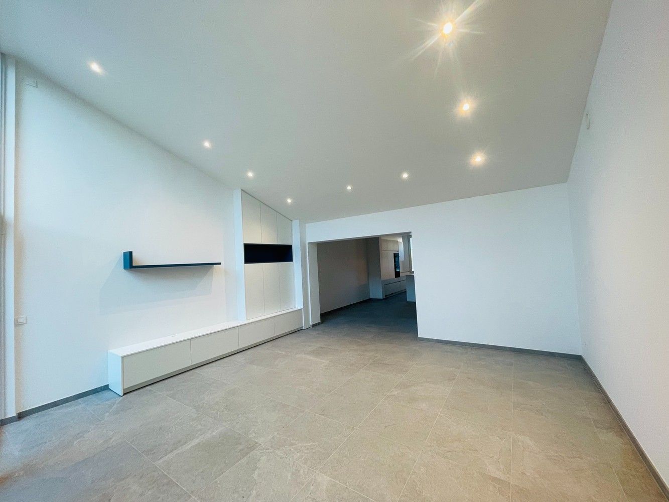 EXCLUSIEF WONEN in Brugge centrum, met zicht op de REIEN, ENERGIEZUINIG  TOTAAL GERENOVEERD BURGERSHUIS met 6 slaapkamers en, 3 nieuwe badkamers , stadspatio. foto 6