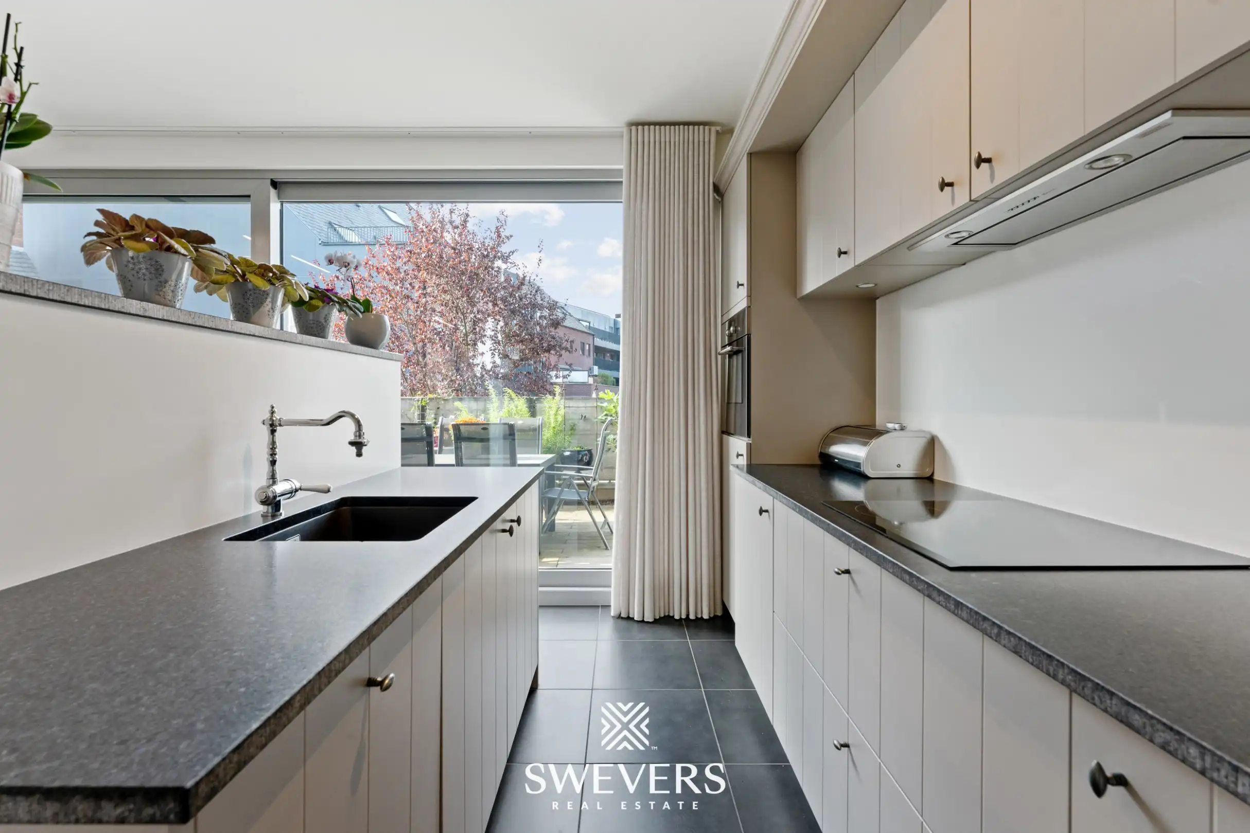 Recent en ruim duplex appartement (140m²) met 2 grote terrassen in centrum Diepenbeek foto 12