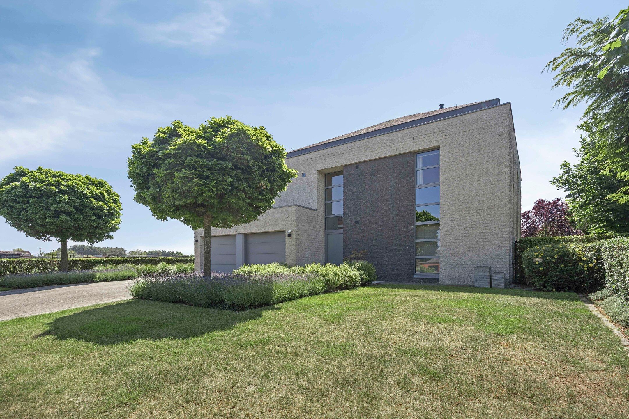 Prachtige villa op ruim perceel met mooi vergezicht foto 2