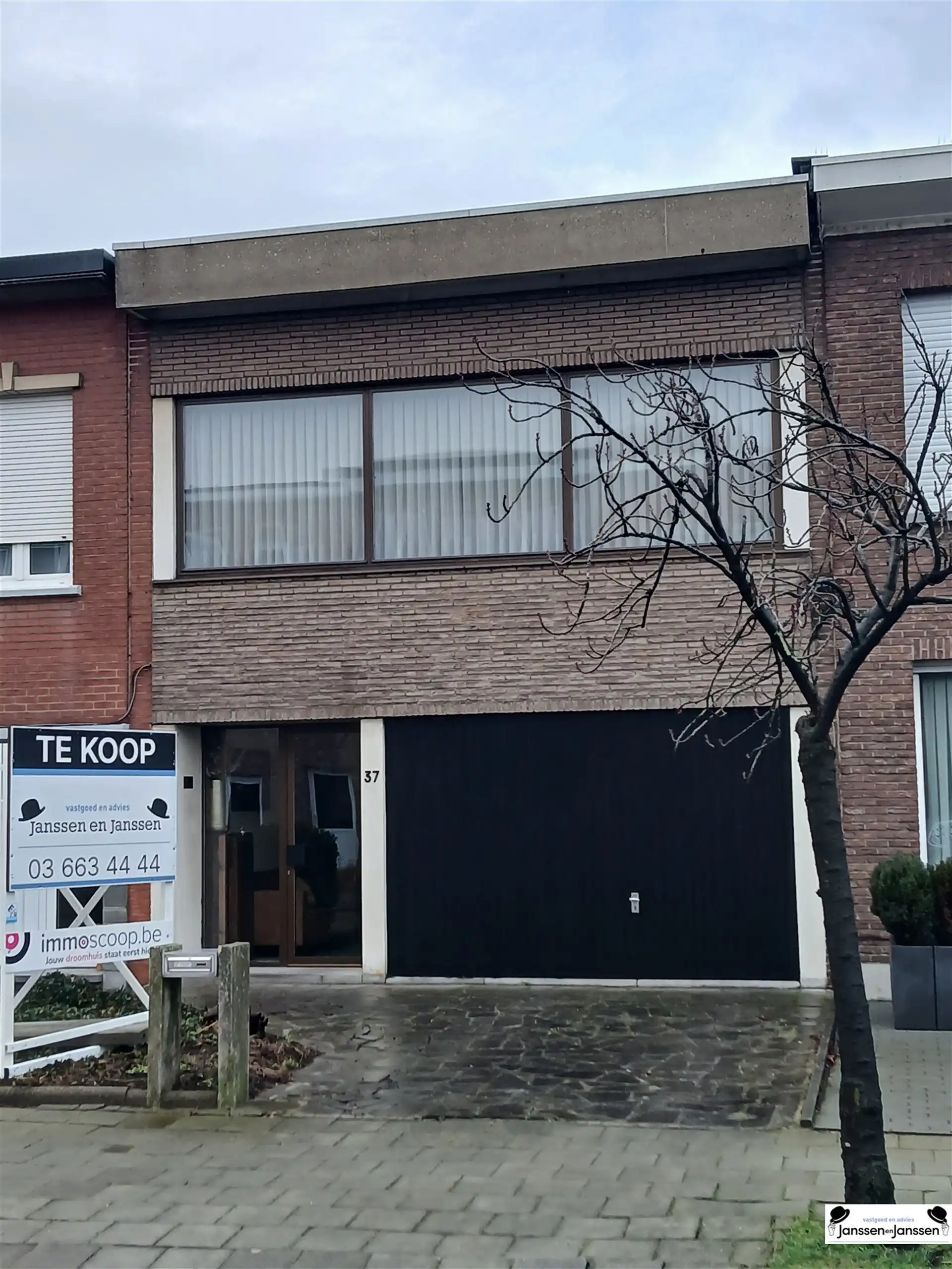 Lichtrijke gezinswoning met tuin in een rustige wijk! foto {{pictureIndex}}