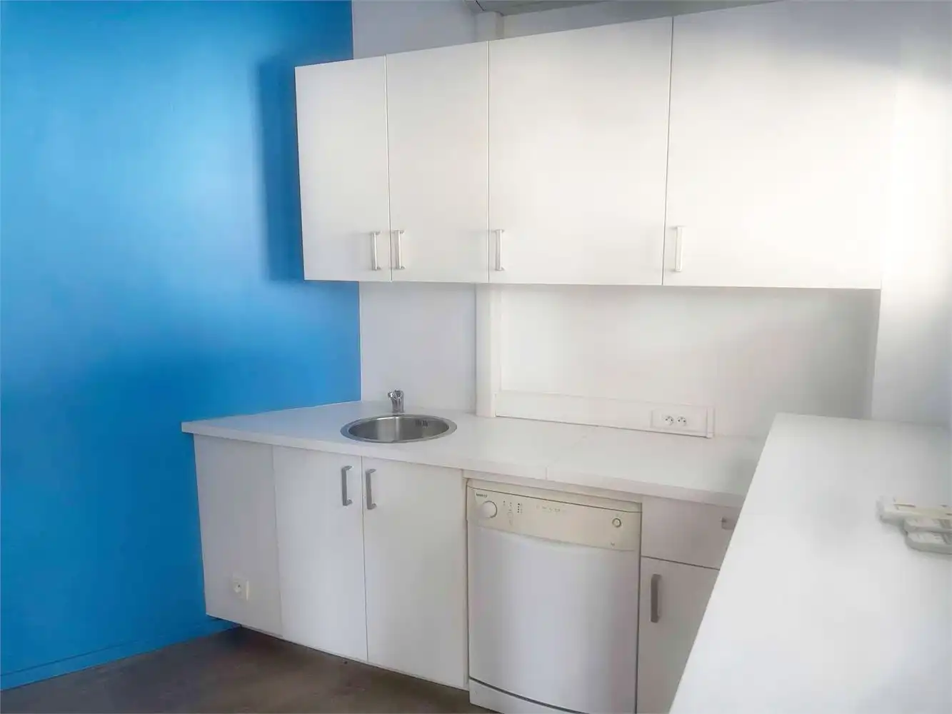 TOP GELEGEN COMMERCIEEL PAND HOEKLOCATIE foto 10