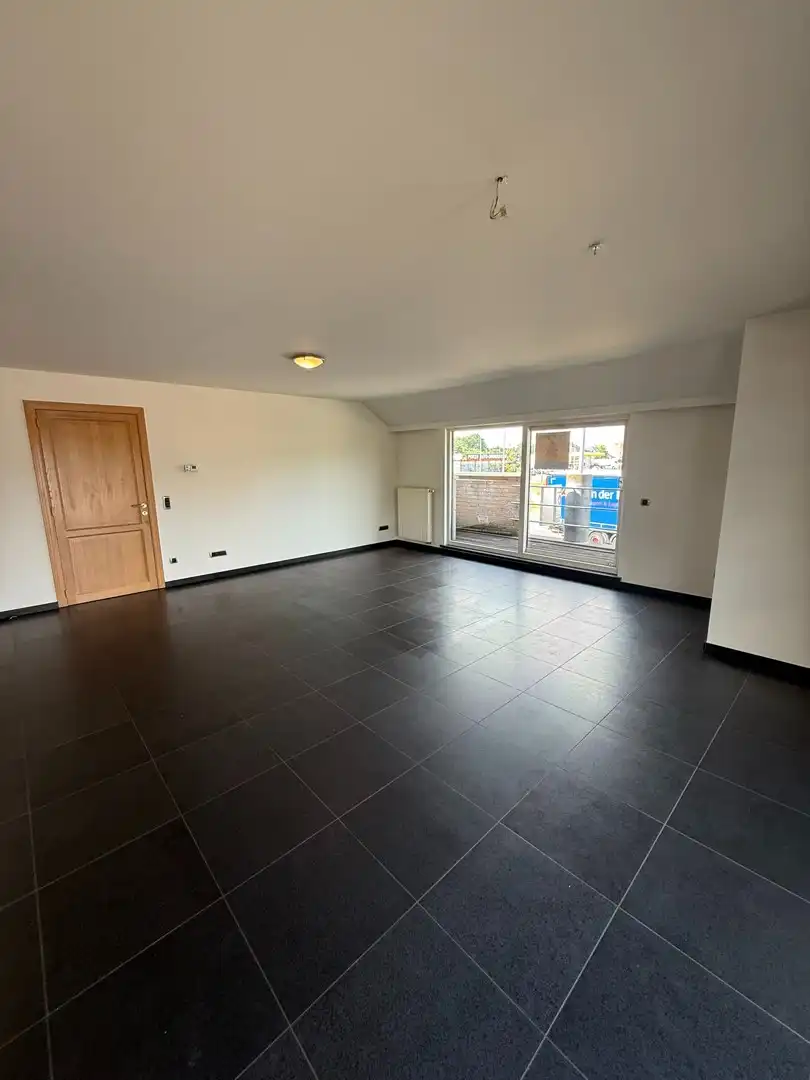 Ruim appartement met 2 slaapkamers en 2 terrassen op een vlot bereikbare locatie in Achel. foto 3