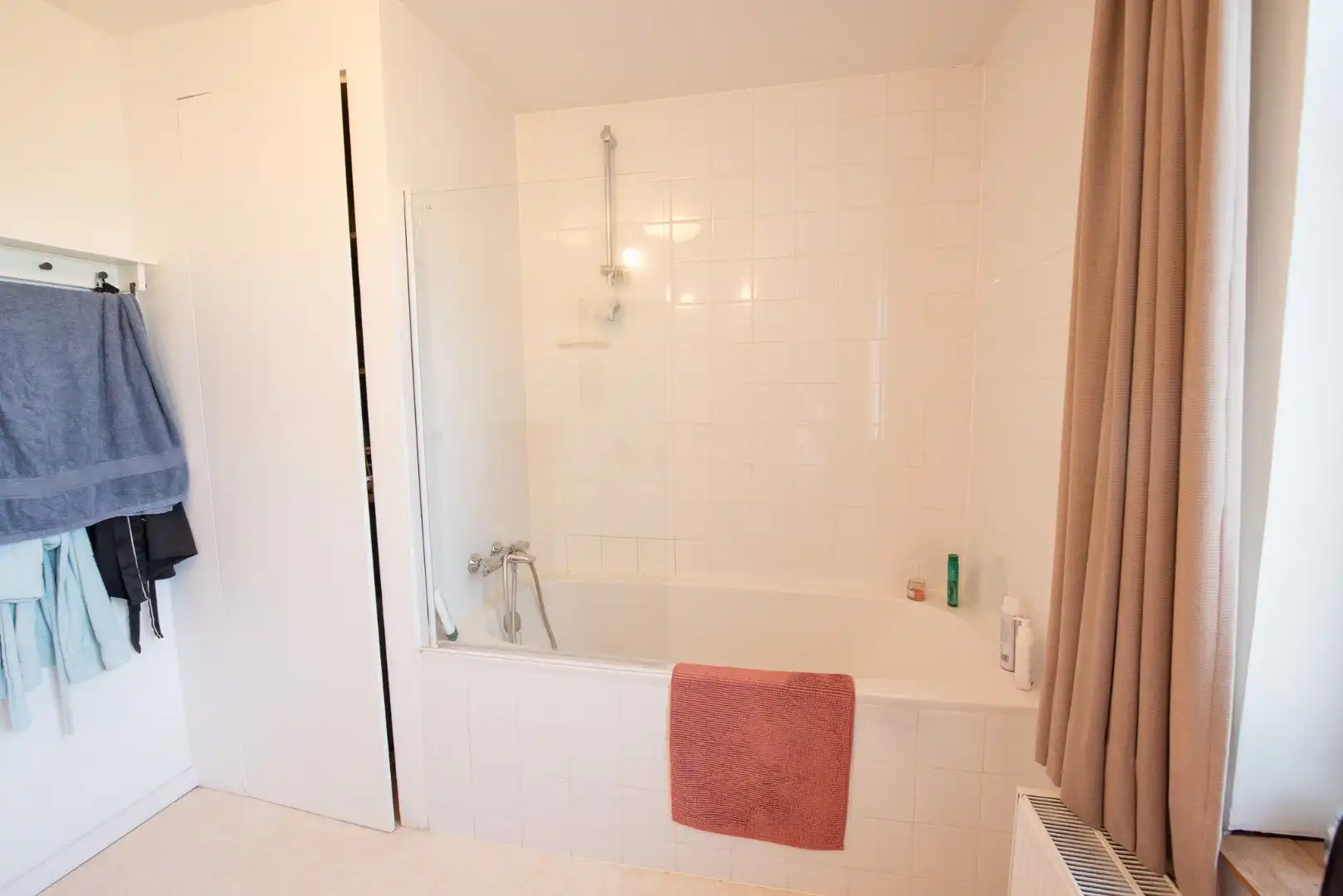 Uitzonderlijk charmante woning op toplocatie in Olsene! foto 16