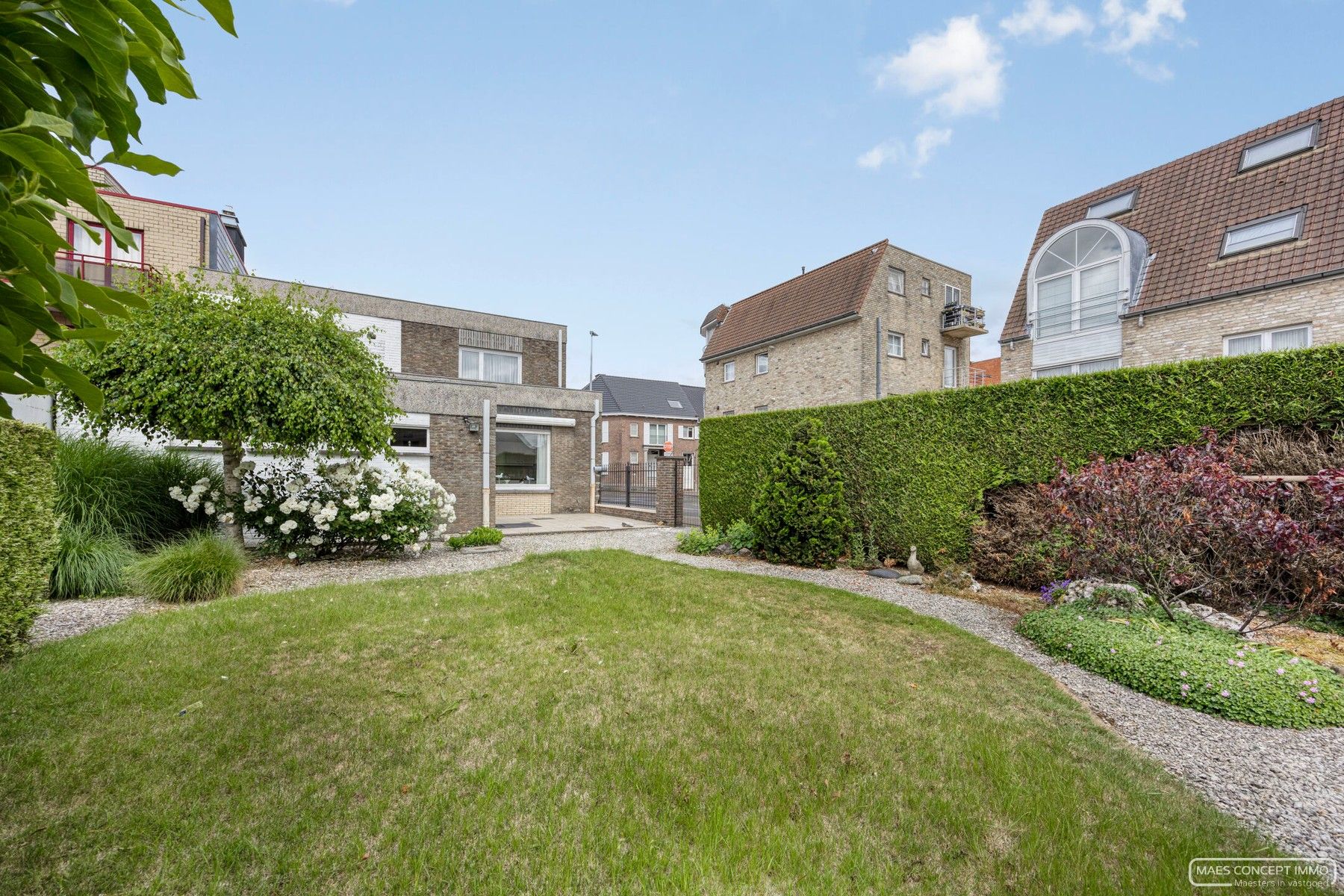 Handelsruimte met woning op topligging in Zulte foto 27