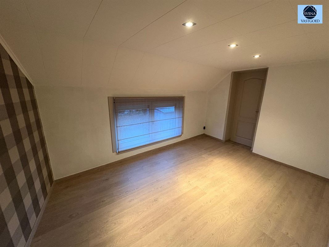 ZEER GEZELLIGE WONING MET GROTE TUIN TE LESSEN foto 11