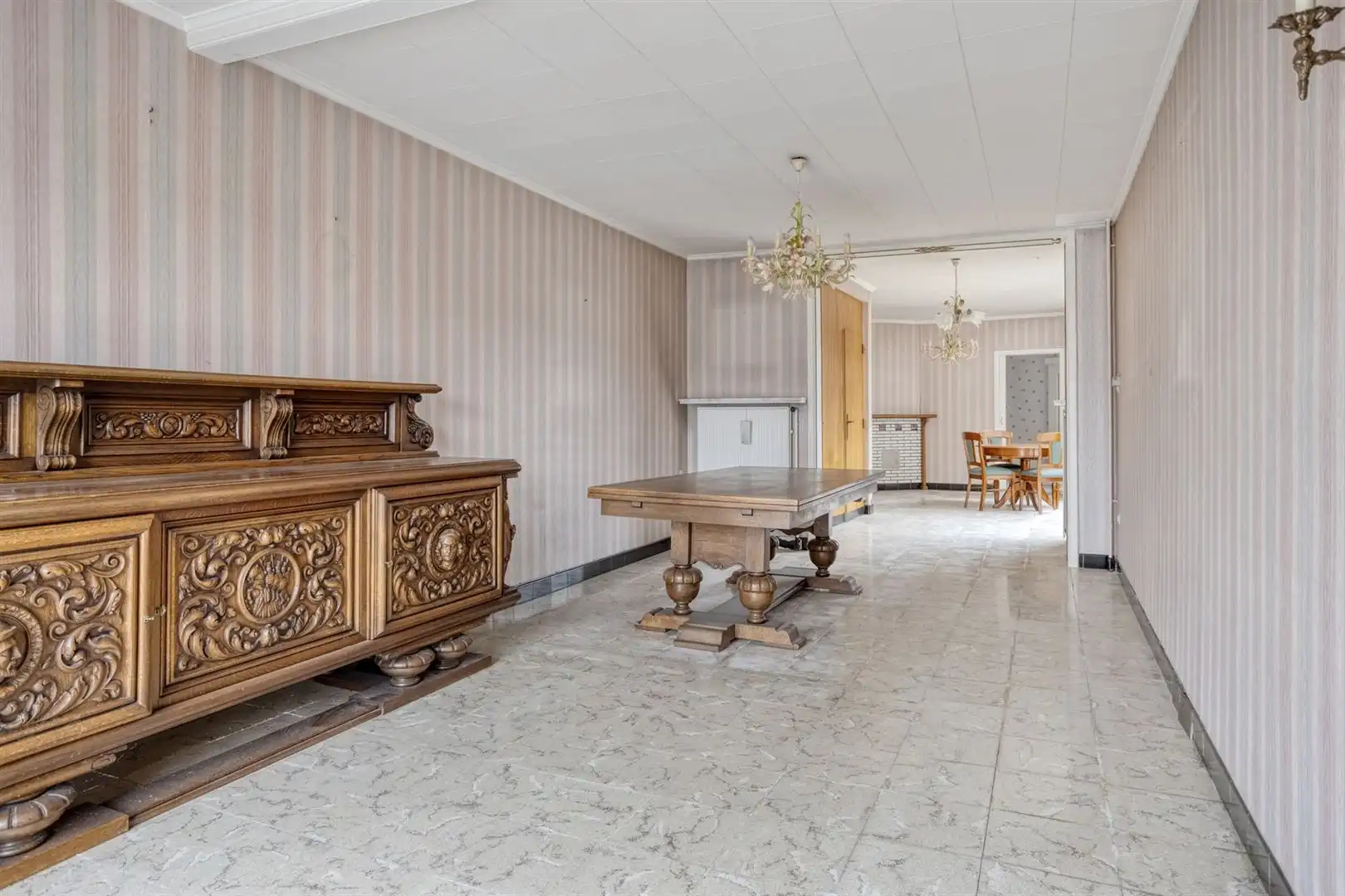 Te renoveren woning gelegen aan het plein in Kaprijke ! foto 4