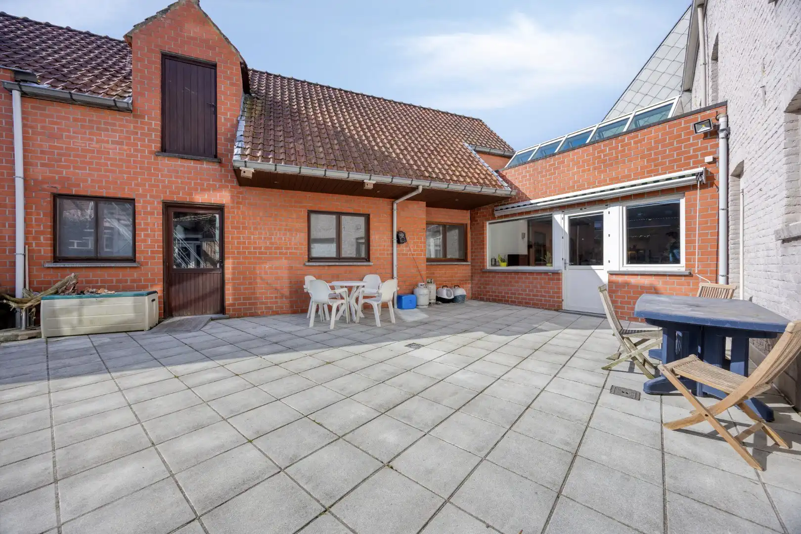 Goed gelegen handelspand met woonst! foto 16