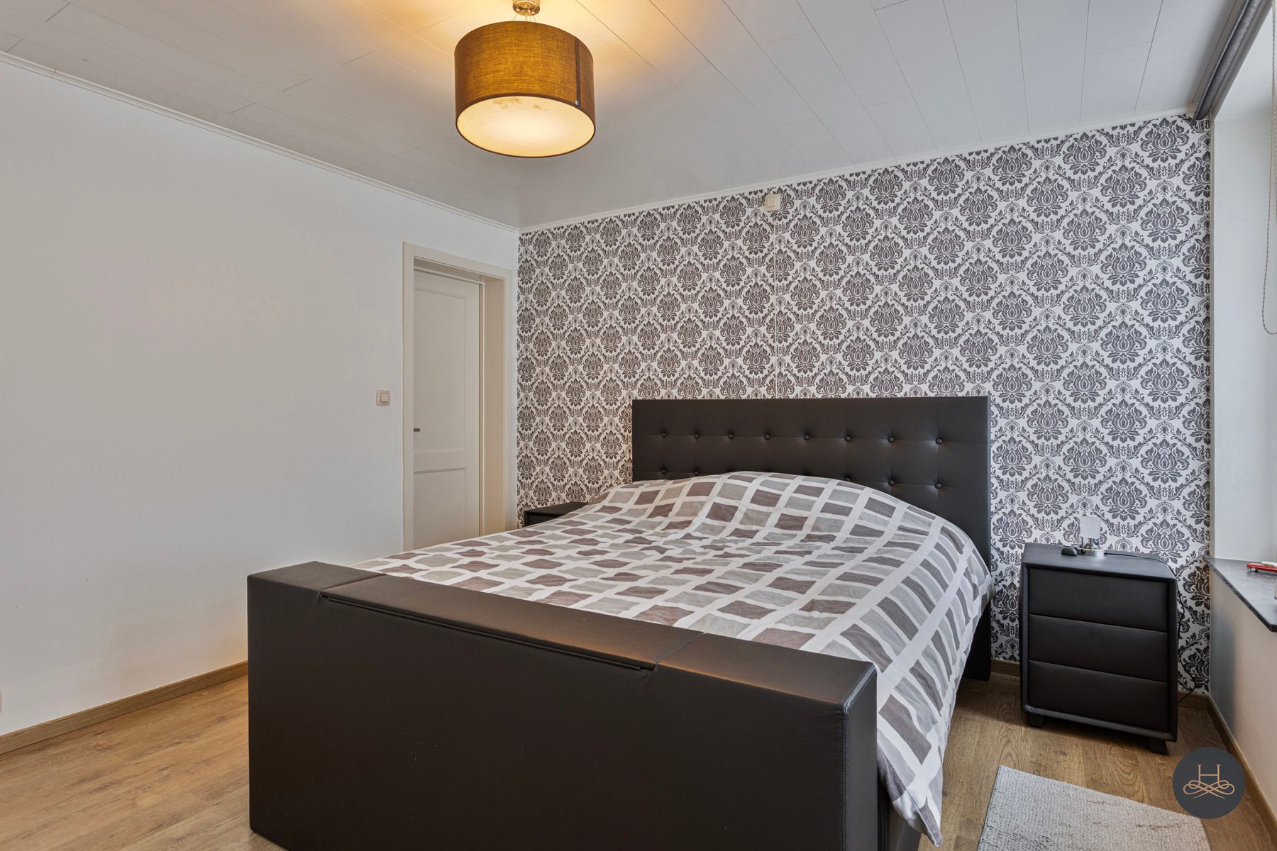 Gerenoveerde woning met grote garage/opslagplaats van +- 90 m2 foto 24