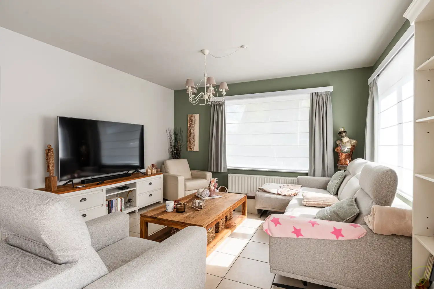 Lichtrijke instpaklare woning te Wondelgem in een residentiële omgeving. foto 3