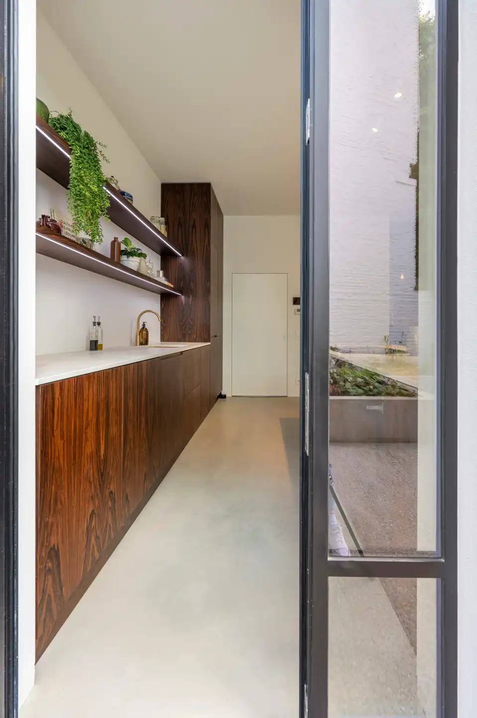 ANTWERPEN-ZUID - Gerenoveerd herenhuis met tuin  foto 7