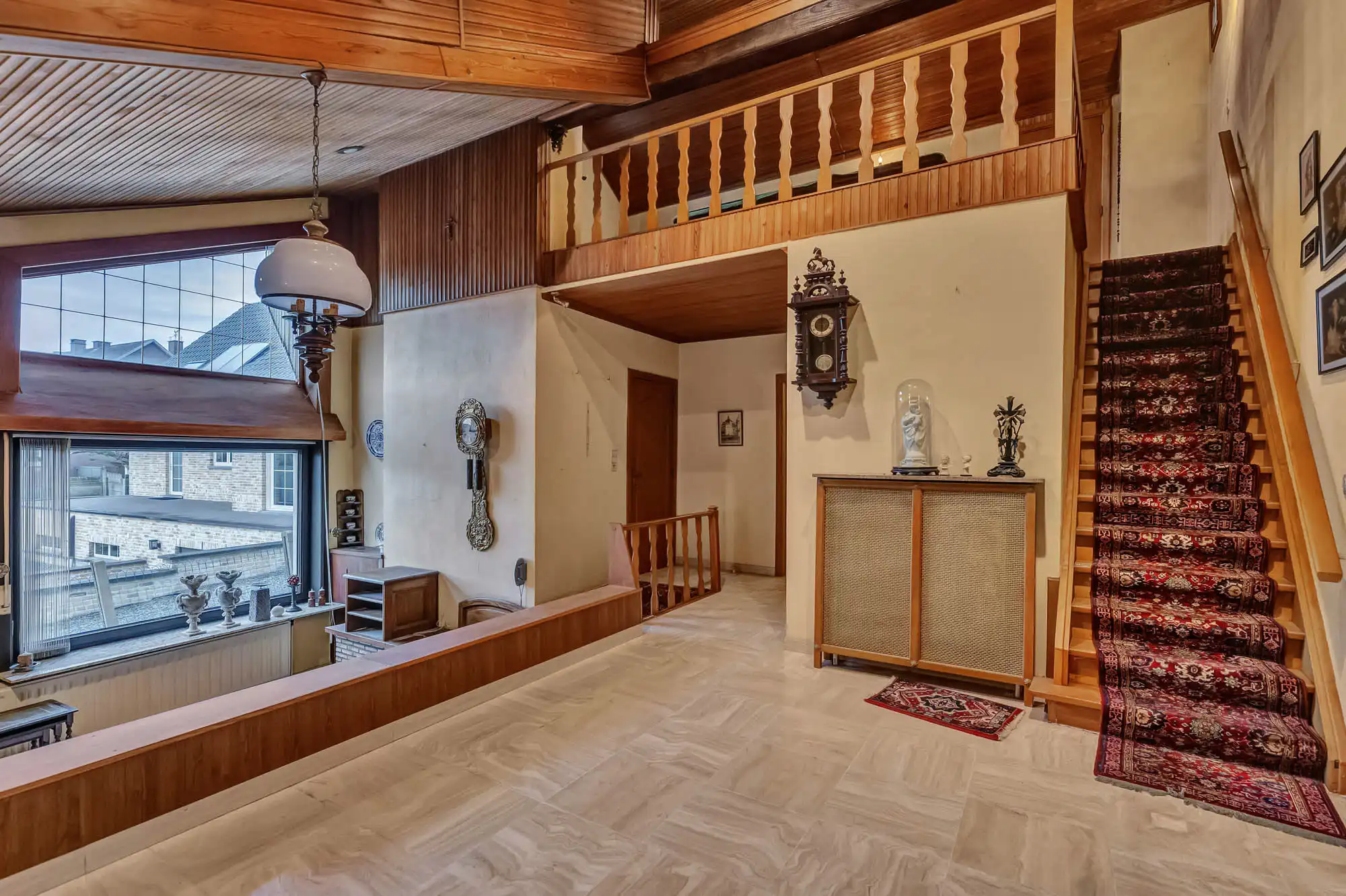 Te renoveren HOB met ruime garages en tuin foto 4