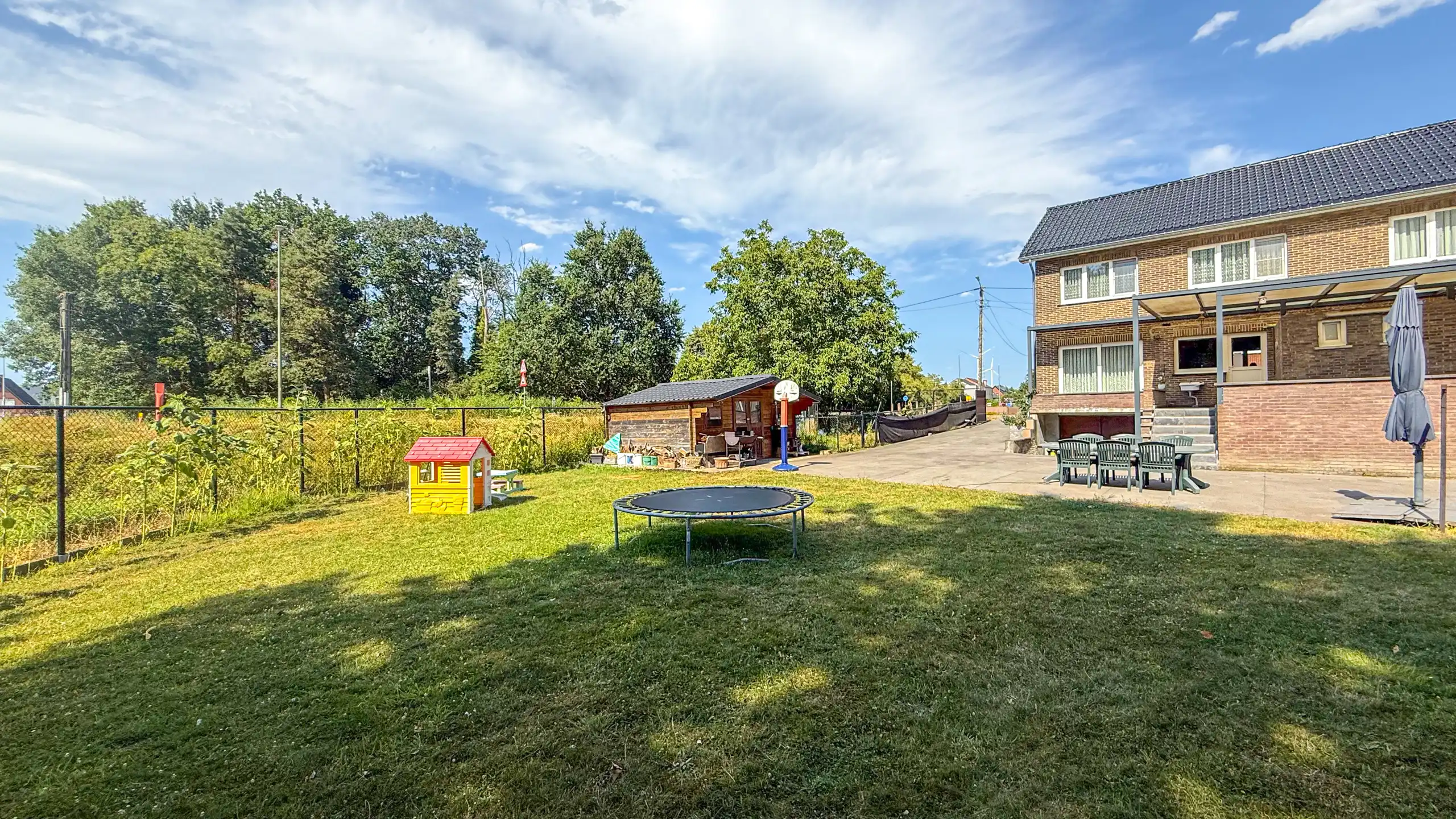 Instapklare woning met 3slpks, kelder en mooie tuin in Ham! foto 36