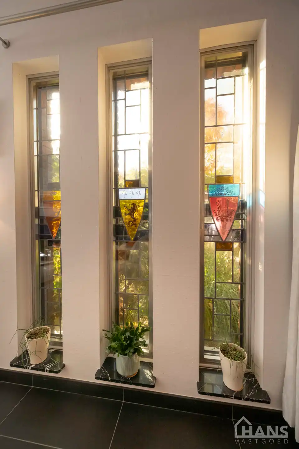 Karaktervolle halfopen bebouwing met uitzonderlijke bijgebouwen. foto 15