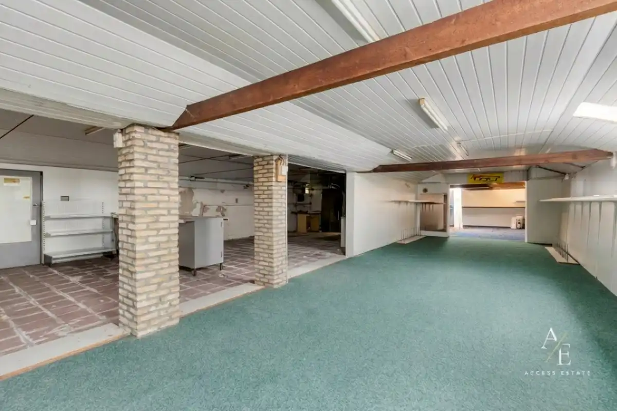 EEKLO - Te renoveren handelshuis met grote bruikbare oppervlakte en tuin foto 2