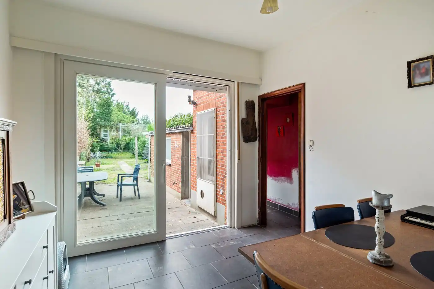 Op te frissen, grote woning met 3 à 4 slpk. en tof west-tuintje foto 4