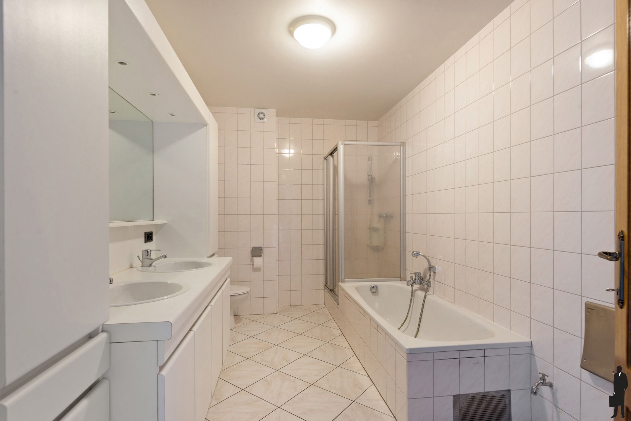 Ruim appartement met 2 slpks, kelderberging en zuid terras foto 11