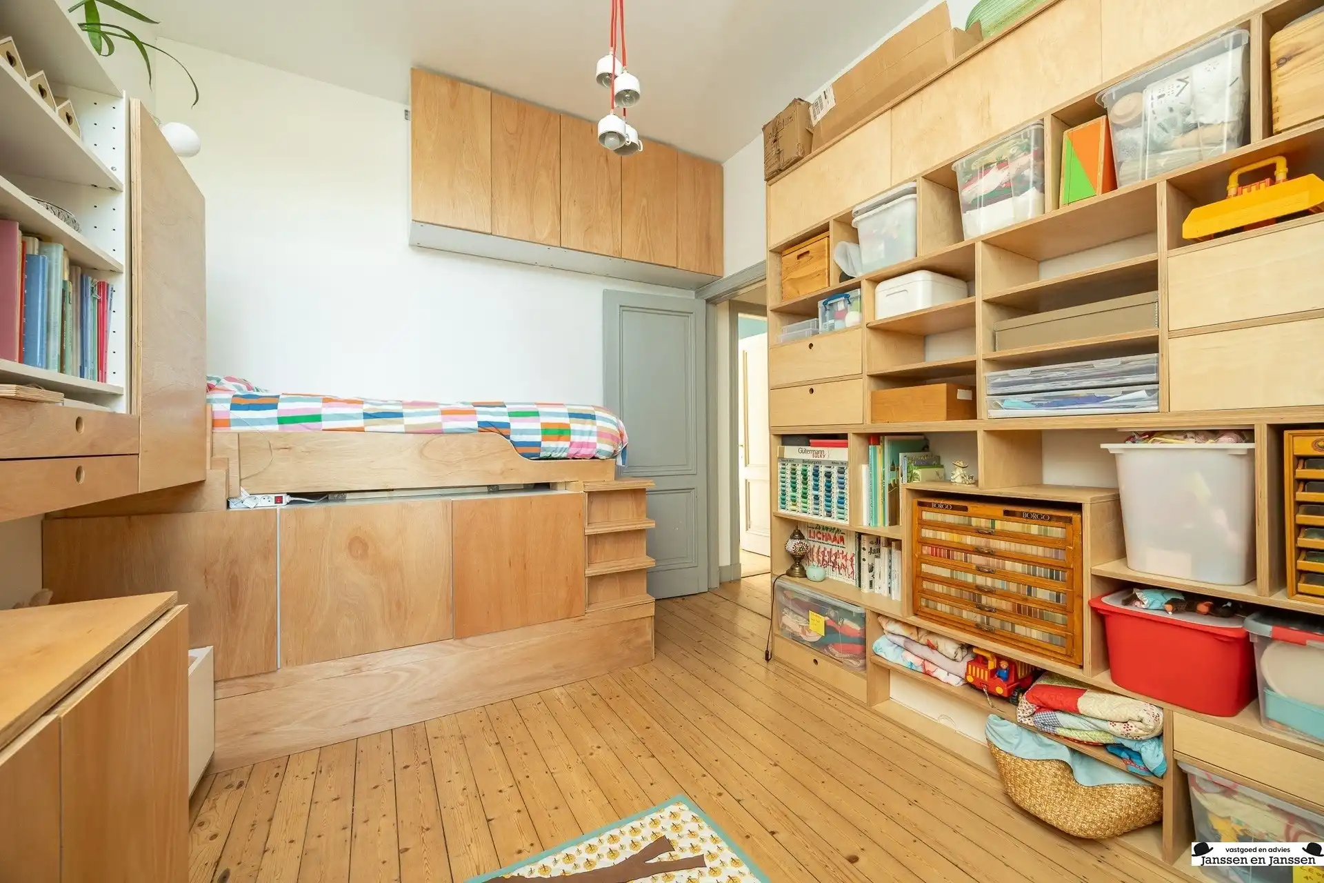 Prachtig gerenoveerd herenhuis met groene stadstuin foto 18