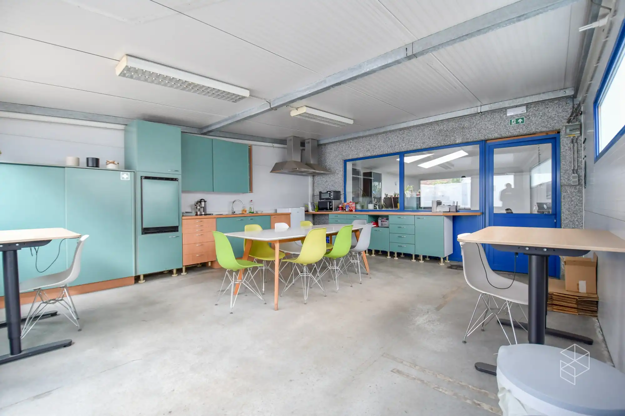 Ruime loods met kantoor ruimte (249m²) te Maldegem foto 4