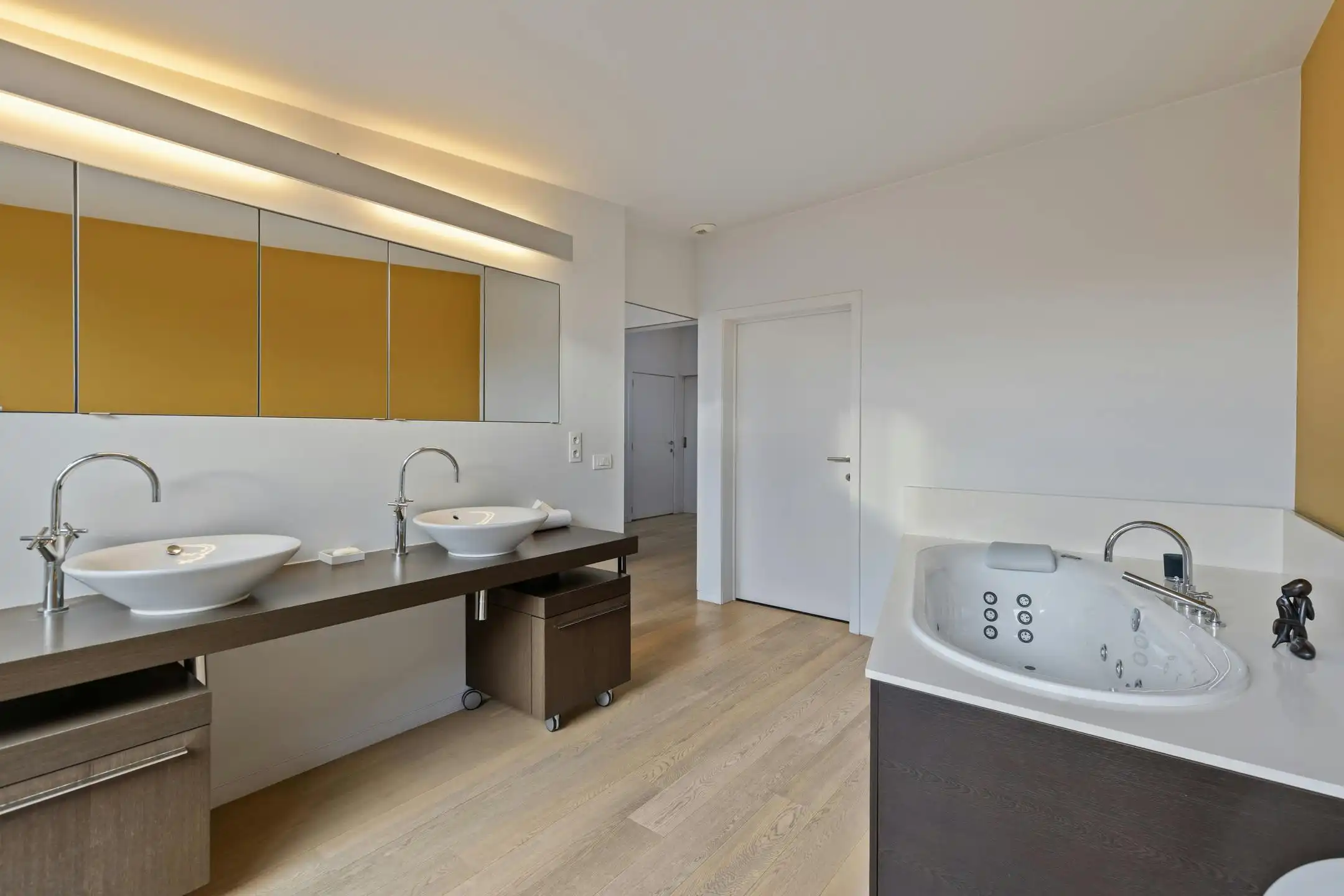 Exclusieve woonst te koop op rustige ligging in Sint-Michiels foto 16