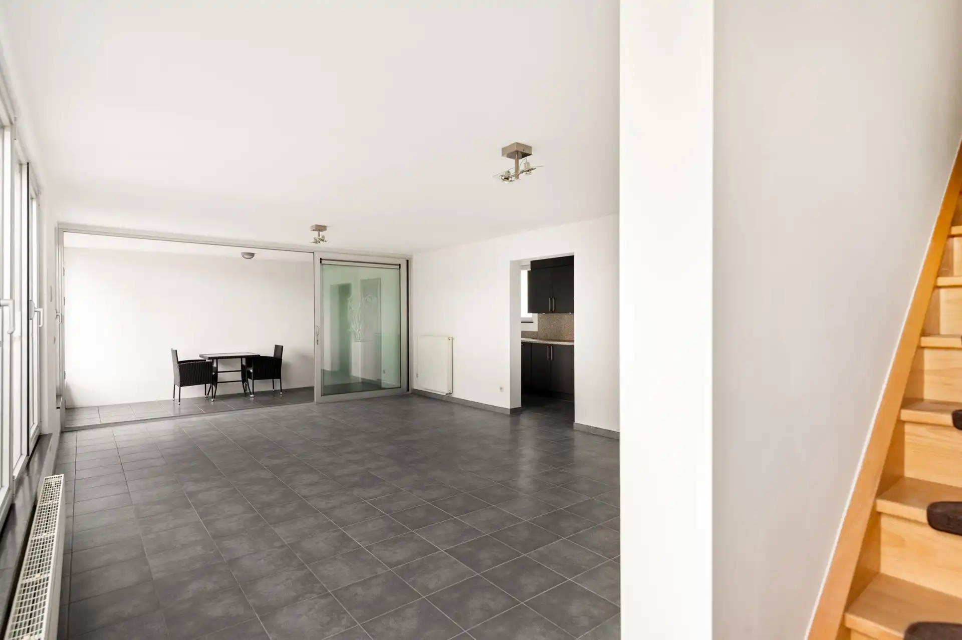 DUPLEXAPPARTEMENT MET 3 SLPK EN AUTOSTAANPLAATS foto 2