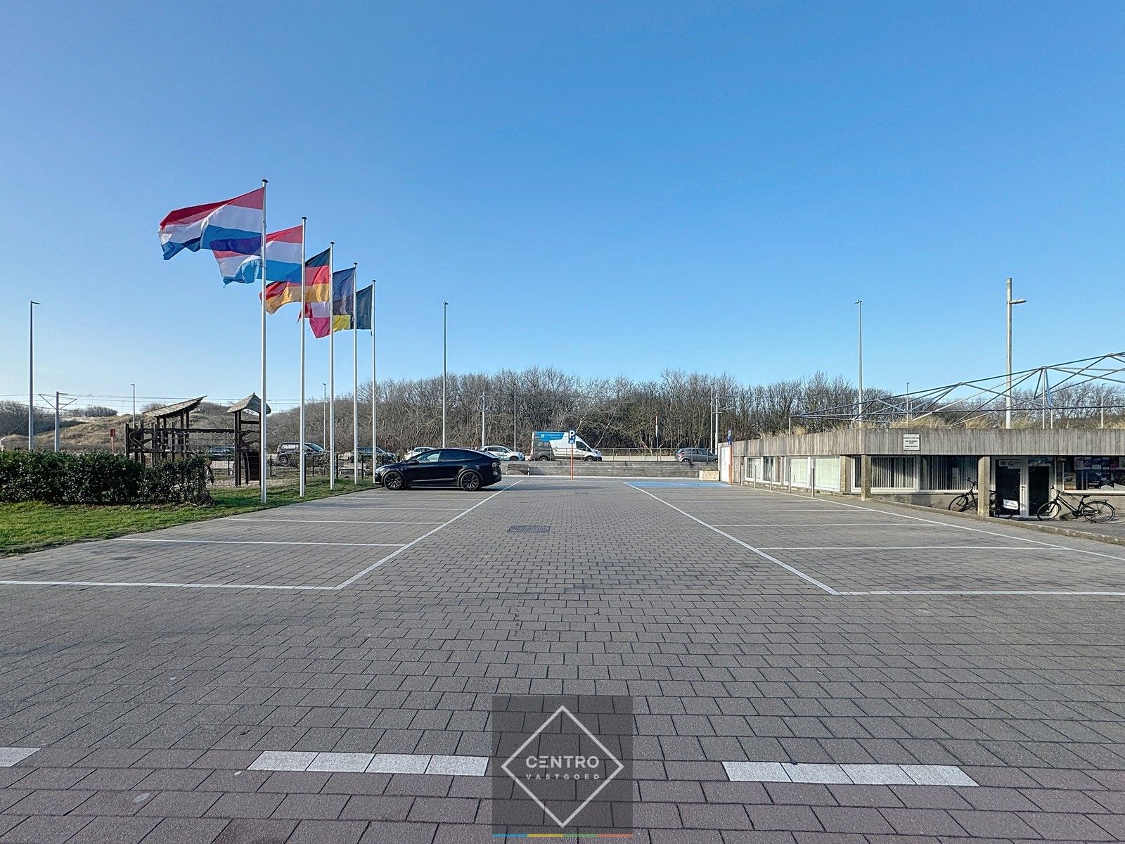 Instapklare KANTOORRUIMTE met kelderverdieping en gratis openbare parkeergelegenheid (15-tal wagens) voor de deur! foto 13