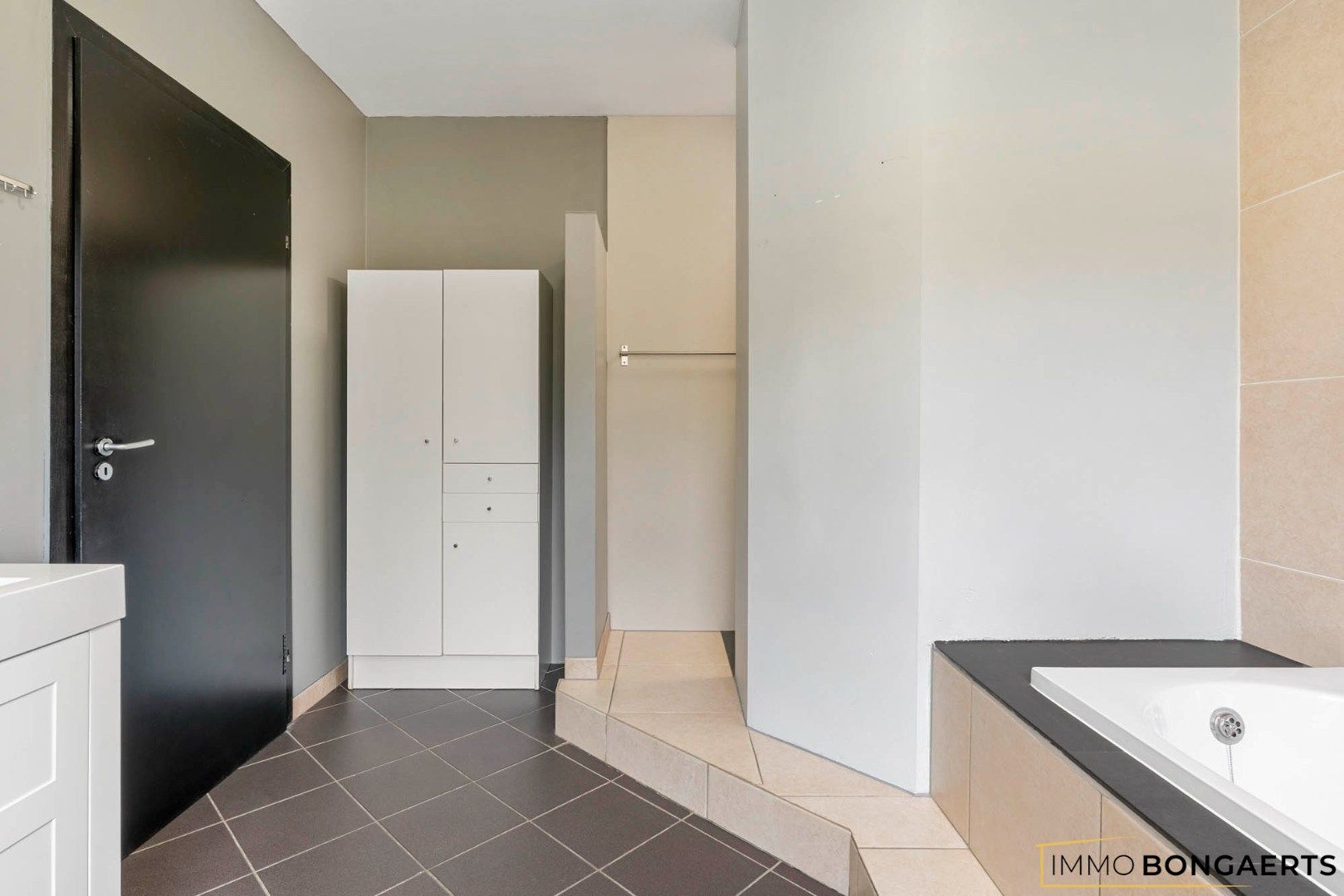 Rustig gelegen woning met 4 slaapkamers foto 21