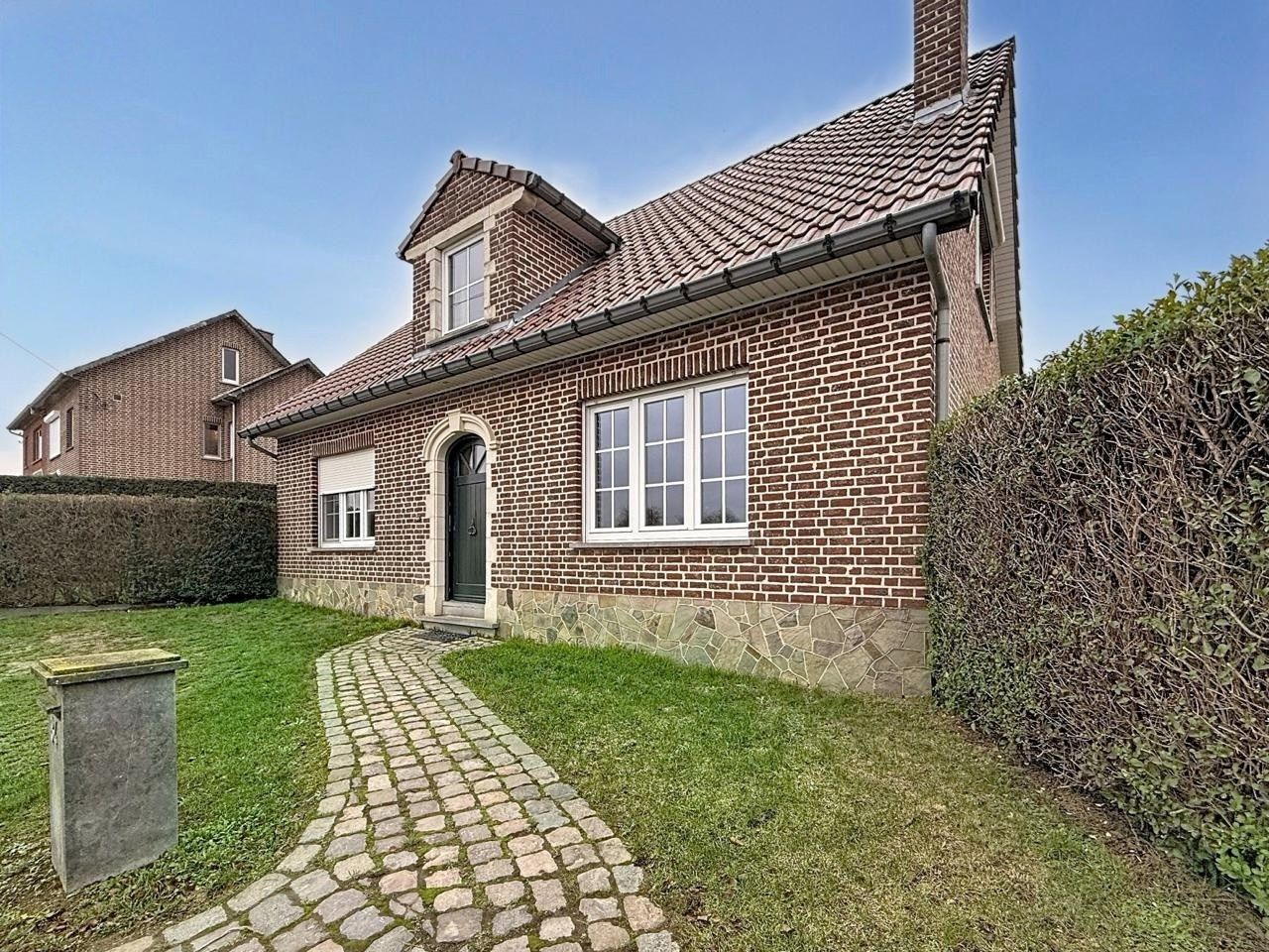 IN OPTIE! Instapklare woning op rustige ligging met 3 slaapkamers foto {{pictureIndex}}