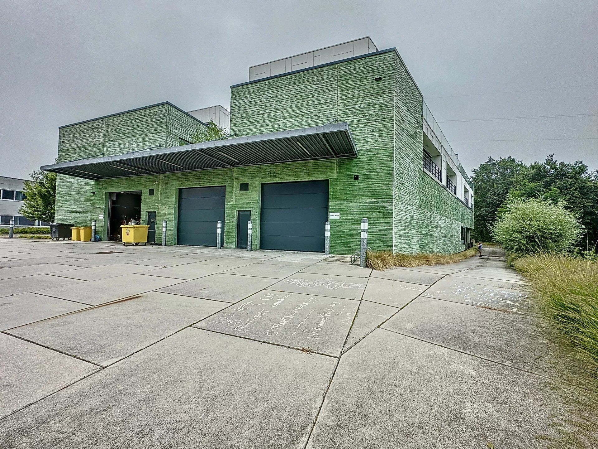 Ruime industriehal 380m² met 2 poorten en luifel van 36m² op toplocatie! foto 4