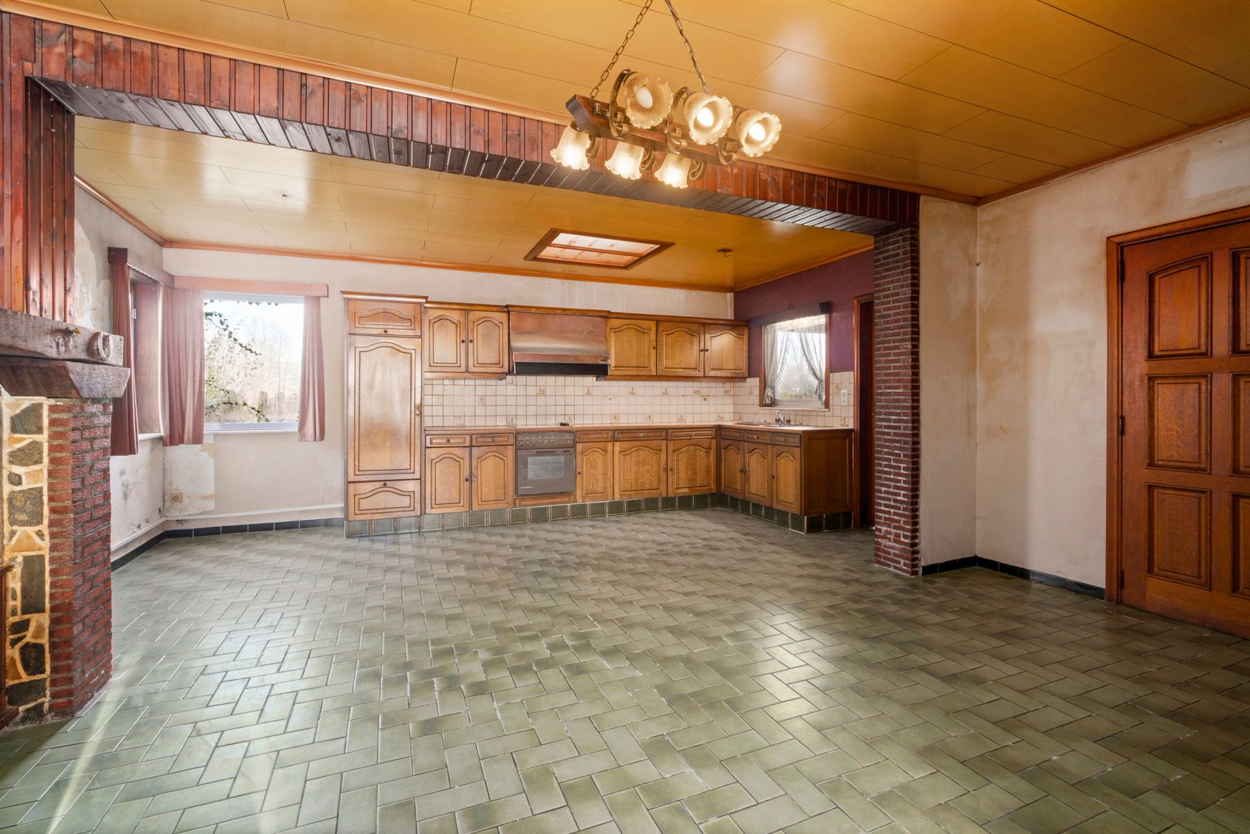 Ruime woning met een perceeloppervlakte van 2.142 m²! foto 4