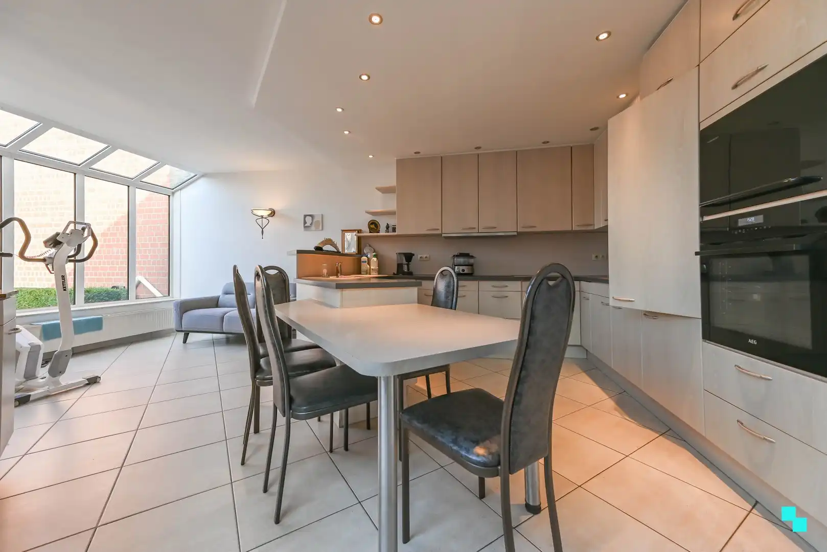 Bijzonder ruime handelswoning in centrum Lendelede foto 23