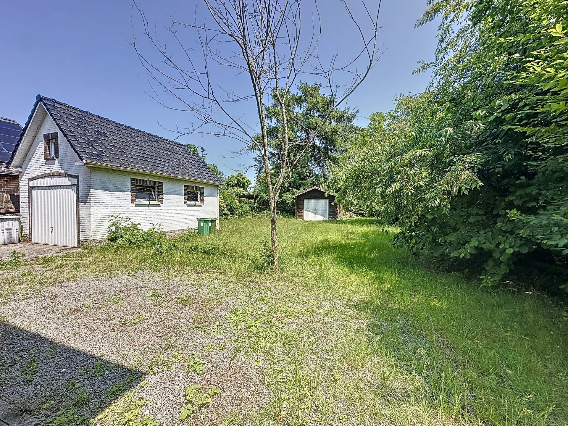 Op te knappen woning met 3, mog. 5 slaapkamers op groot perceel van +/- 10 are. foto 23
