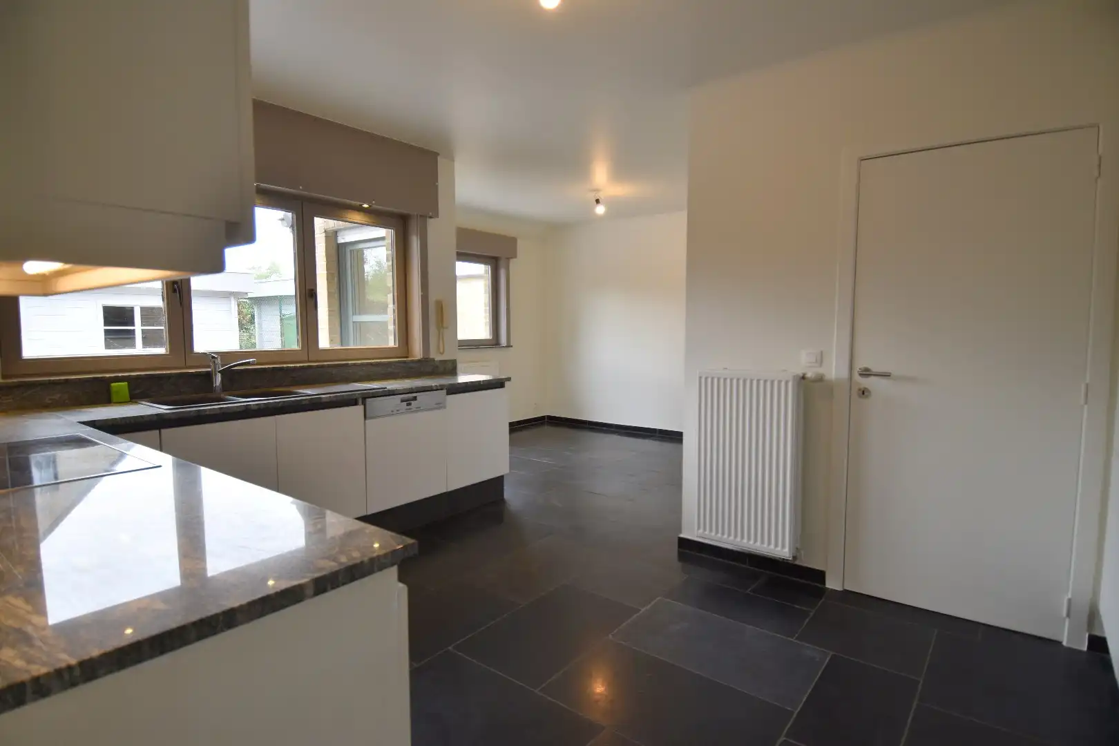 Ruime woning met 4 slaapkamers, tuin en garage in Bellegem foto 6