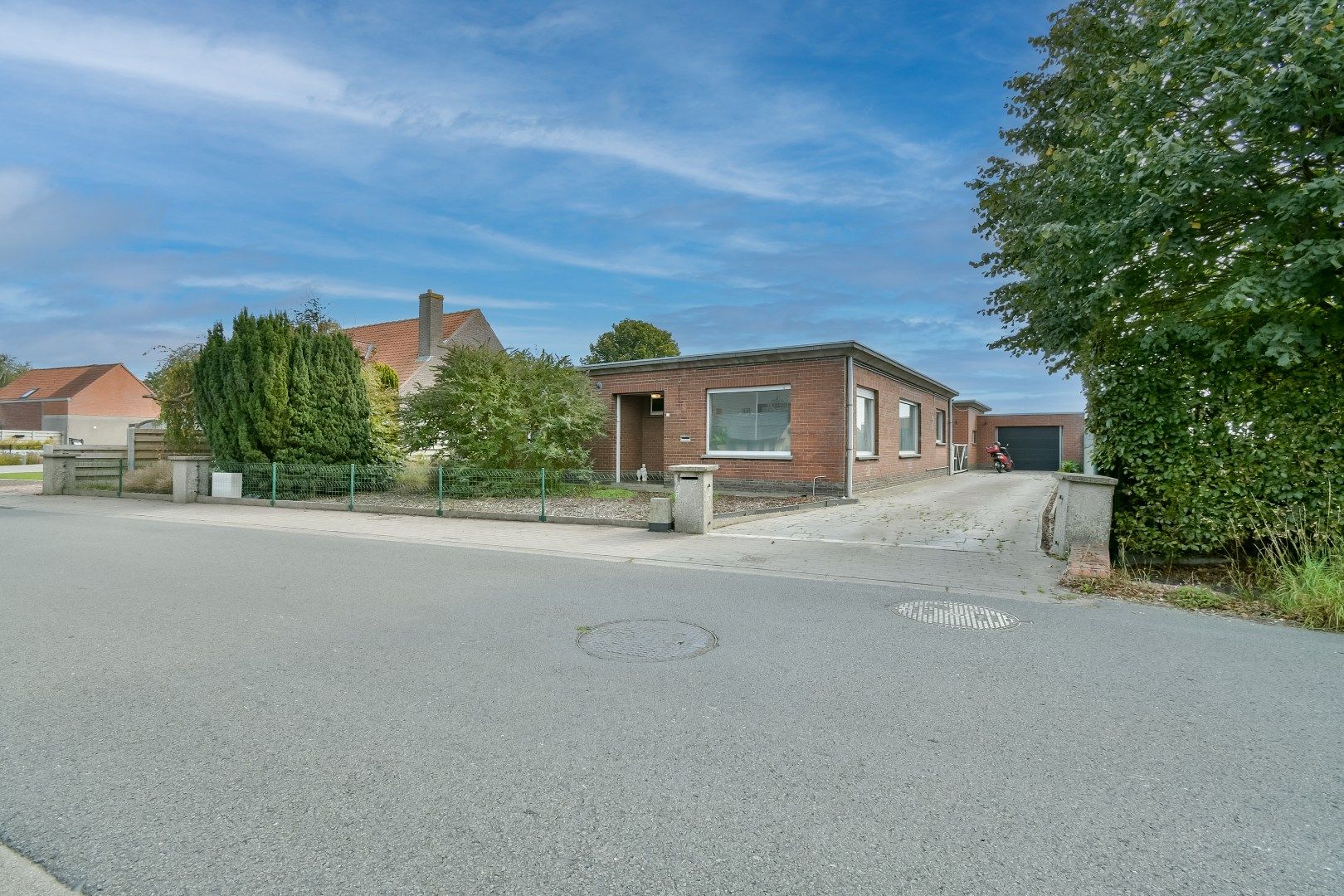 Hoofdfoto van de publicatie: Bungalow te koop in Oostkamp!