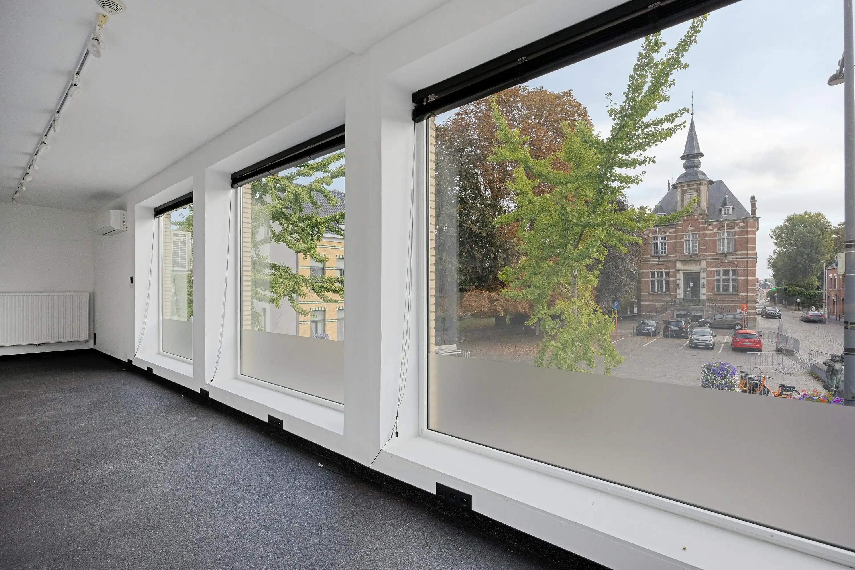 Veelzijdig eigendom met ruime woning, handelspand en magazijn foto 39