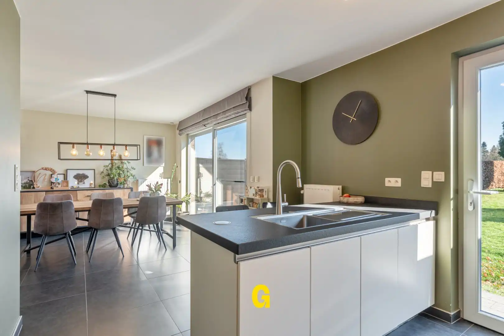 Hedendaagse woning in halfopen bebouwing met 3 slaapkamers, inpandige garage en tuin op 7a 48ca - EPC label A foto 11