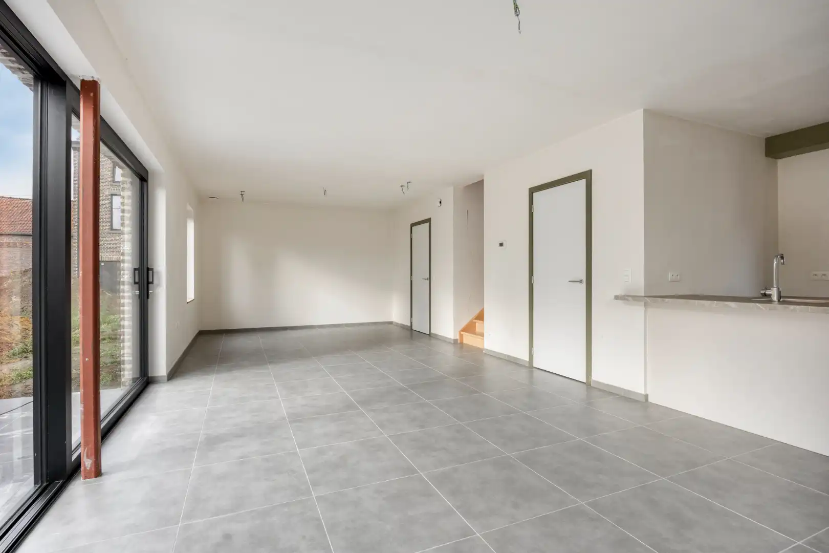 Afgewerkte open bebouwing met 5 slaapkamers, tuin, terras, zolder en garage in Kerkom! - EPB A kWh/m² - bewoonbare opp. 183 m² foto 7