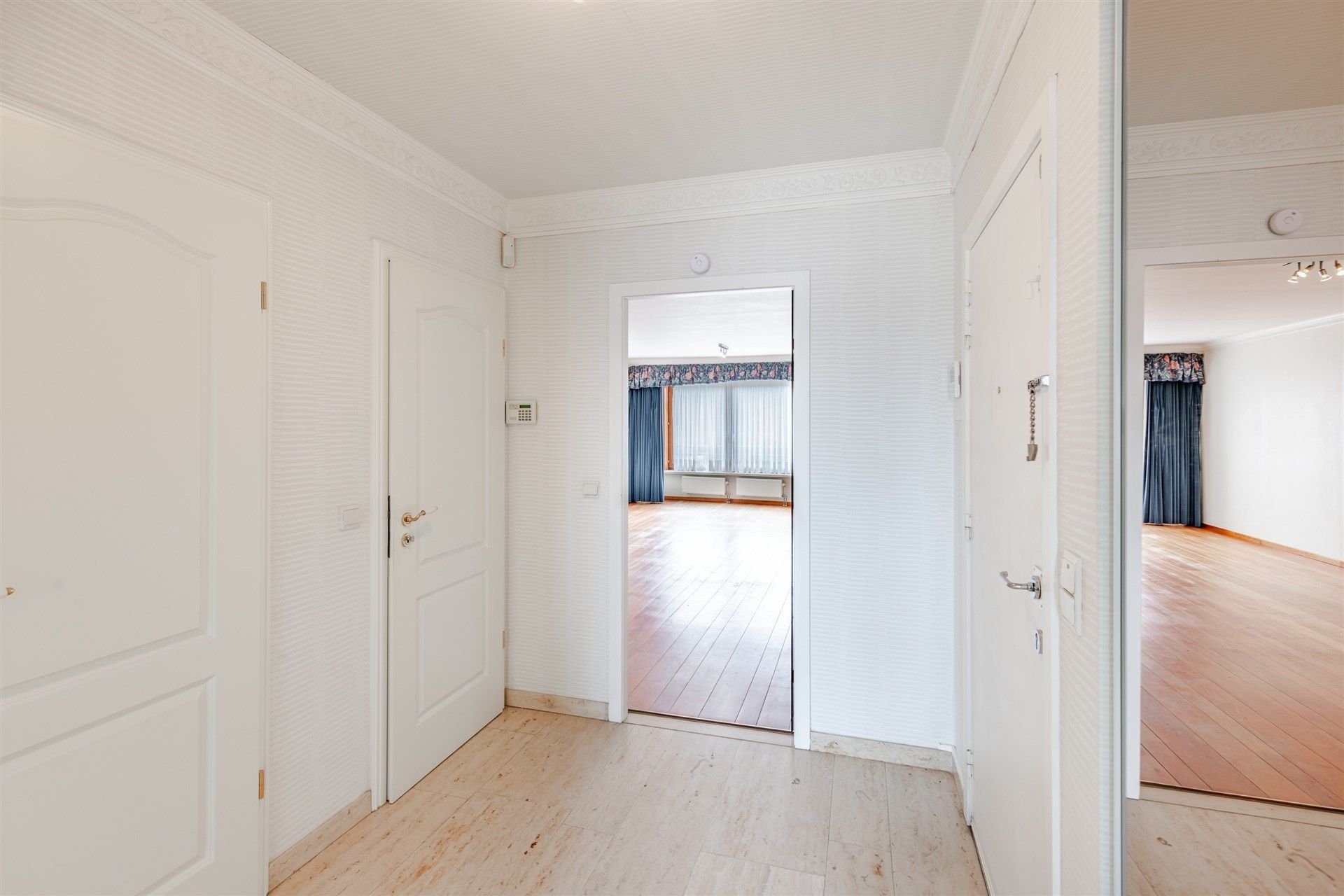Aangenaam 2 slaapkamer appartement in centrum Wetteren foto 2