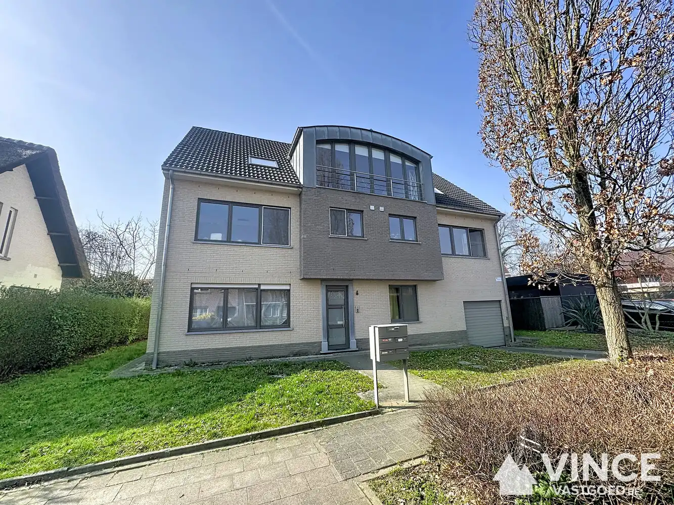 Ruim twee-slaapkamerappartement  met zonnig terras foto {{pictureIndex}}